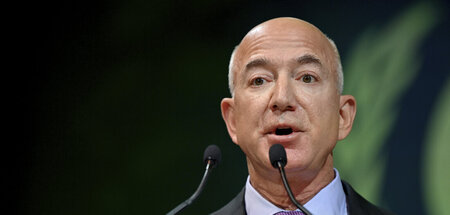 Jeff_Bezos_85173359.jpg