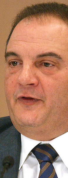 Karamanlis in der Klemme Karamanlis in der Klemme