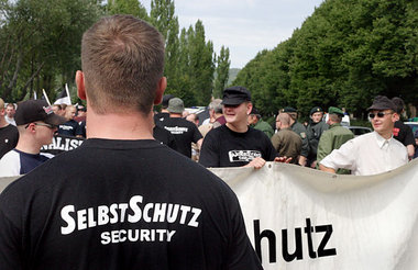 Rechter Sicherheitsdienst: In Chemnitz sorgte eine braune Truppe... Rechter Sicherheitsdienst: In Chemnitz sorgte eine braune Truppe...