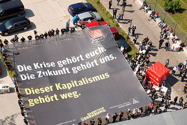 Die Jugend der IG Metall mag es etwas radikaler: Aktion vor dem ... Die Jugend der IG Metall mag es etwas radikaler: Aktion vor dem ...