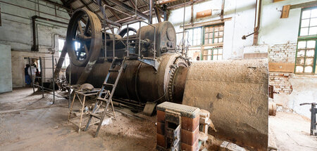 Im Baujahr 1923 modern: Mit Sägespänen befeuerte Dampfmaschine i...