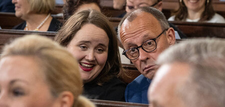 Ricarda Lang (Grüne) und Friedrich Merz (CDU) beim Gottesdienst ...