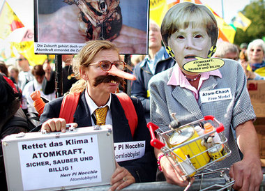 Lange Nasen für Bundesregierung und Atomlobby: Anti-AKW-Demo in ... Lange Nasen für Bundesregierung und Atomlobby: Anti-AKW-Demo in ...