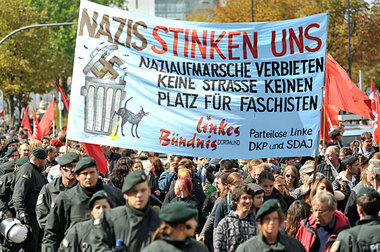 Gut bewacht? Demo des Bündnisses »Dortmund stellt sich quer« am ... Gut bewacht? Demo des Bündnisses »Dortmund stellt sich quer« am ...