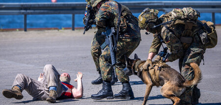 »Heimatschützer« trainieren den Einsatz gegen »militante« Demons...