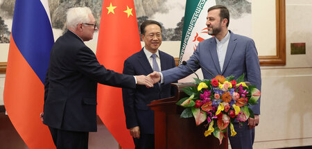 Zusammen ist man stärker als allein: Rjabkow, Wang und Gharibaba...