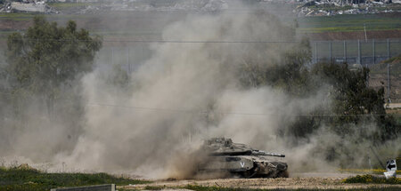 Das Massaker soll weitergehen: Israelischer Panzer an der Grenze...