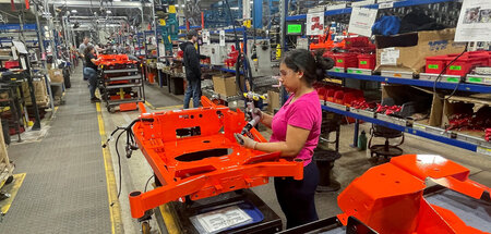 Montagearbeit am Fließband einer Fabrik in Brillion, Wisconsin (...