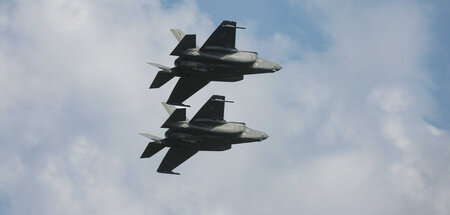 US-Kampfjets vom Typ F-35 nehmen an der Militärparade anlässlich...