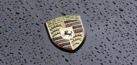 2009-06-22T120000Z_1867377314_BM2E56M18B501_RTRMADP_3_PORSCHE-DA