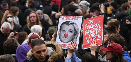 Zwei Seiten derselben Medaille: Protest gegen die politische Rec...