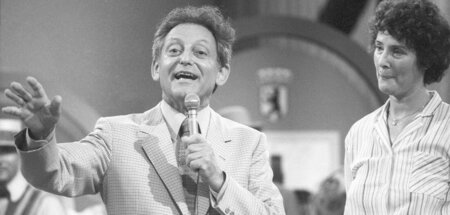Hans Rosenthal moderiert »Dalli Dalli« im November 1983