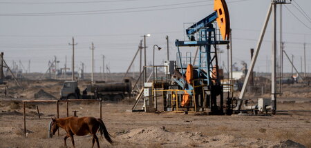 KAZAKHSTAN-OIL.JPG