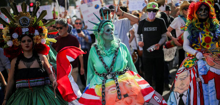 Nun auch auf der Straße: Proteste gegen Trump und seinen Berater...