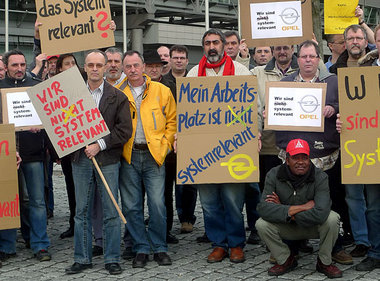 Kampf um Arbeitsplätze: Opel-Beschäftigte im März in Rüsselsheim