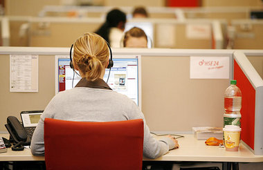 »Sanieren« auf dem Rücken der Mitarbeiter: Quelle-Callcenter in ...