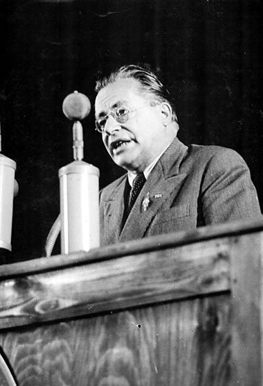 Im Juli 1950 sprach Palmiro Togliatti auf dem III. Parteitag der...