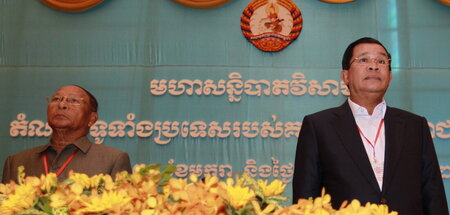 Ruling_Cambodian_Peo_44079506.jpg