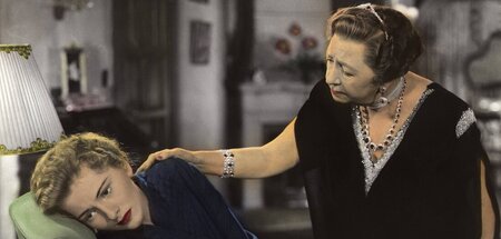 May Whitty als Linas Mutter (r.) – sie spielte auch die titelgeb...