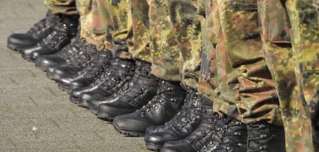 »Boots – boots – boots – boots – rauf und runter. Im Krieg gibt’...