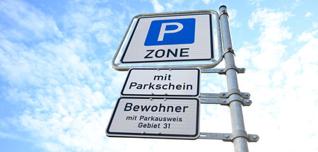 Ein_Schild_weist_ein_85119782.jpg
