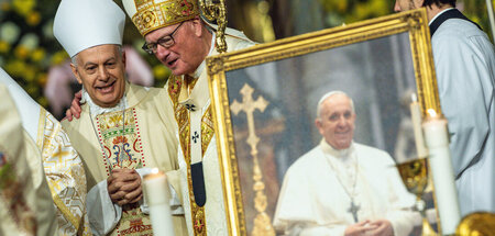 POPE-FRANCIS-USA-DOLAN-MASS.JPG