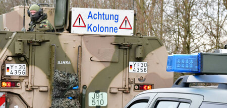 Eine der »normalen« Militärkolonnen, von der die »fünften«, vers...