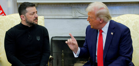 2025-04-27T080529Z_128385234_RC2T3DAJUBZE_RTRMADP_3_USA-TRUMP-10