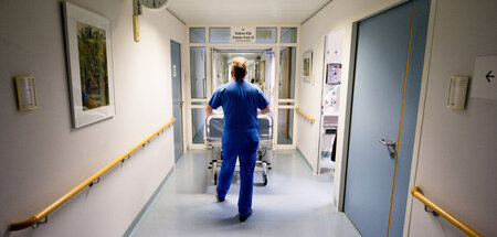Krankenpfleger_82642920.jpg