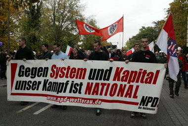 Gemeinsamer Nenner der Neonazi-Demagogie: Rassismus gegen Migran...
