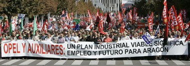 Spanische Opel-Arbeiter demonstrierten am Samstag in Saragossa g...