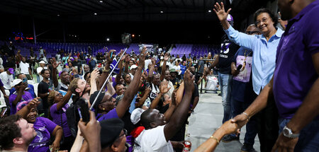 2025-05-26T073137Z_623113053_RC2DPEACSW3R_RTRMADP_3_SURINAME-ELE