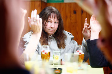 Wer ist dafür, den Chef zu töten?