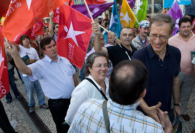 Demonstration für den Linksblock in Lissabon, rechts im Bild des...