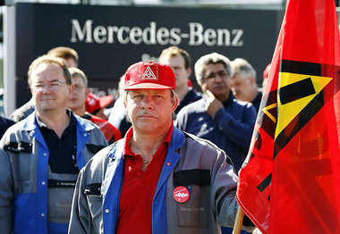 Im Sommer 2008 demonstrierten Berliner Daimler-Arbeiter gegen di... Im Sommer 2008 demonstrierten Berliner Daimler-Arbeiter gegen di...