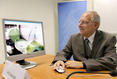 Voyeur Schäuble: Ist man demnächst nicht einmal auf der Toilette...