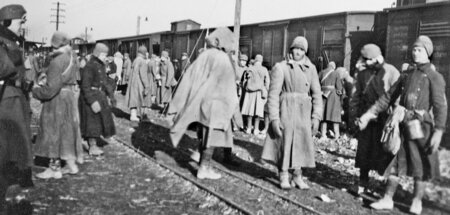 Ankunft sowjetischer Krieggefangener am Bahnhof Jacobobsthal 194
