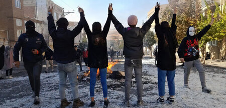 »Jin, Jiyan, Azadî«-Protest in der kurdischen Stadt Merîwan im I...