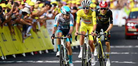 2025-07-14T161233Z_1996995587_UP1EL7E190W0E_RTRMADP_3_CYCLING-FR