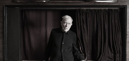 Theaterregisseur_Pey_86651357.jpg