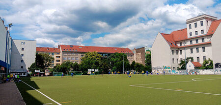 Ja, wo laufen sie denn? Tesch-Sportplatz in Prenzlauer Berg