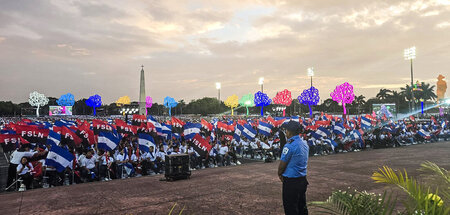 Tausende würdigen am Sonnabend in Managua die Sandinistische Rev...