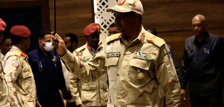 2023-02-19T143753Z_1755088935_RC23EZ9QY6AD_RTRMADP_3_SUDAN-POLIT