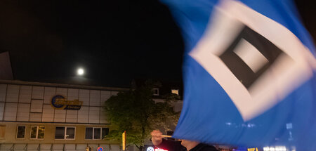HSV_Fans_feiern_Aufs_85968108.jpg