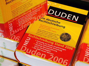 Der Duden 2006 – wird er 2007 noch farbenfroher? Der Duden 2006 – wird er 2007 noch farbenfroher?