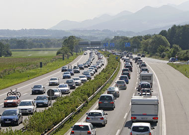 A8 in Bayern: Autobahnbau wird zunehmend eine Profitquelle priva... A8 in Bayern: Autobahnbau wird zunehmend eine Profitquelle priva...