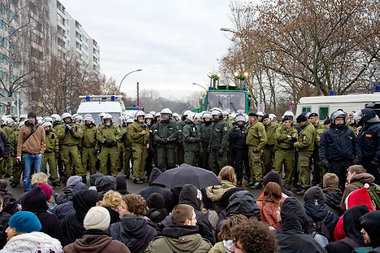 Antifaschistische Blockade am 6. Dezember in Berlin-Lichtenberg,...