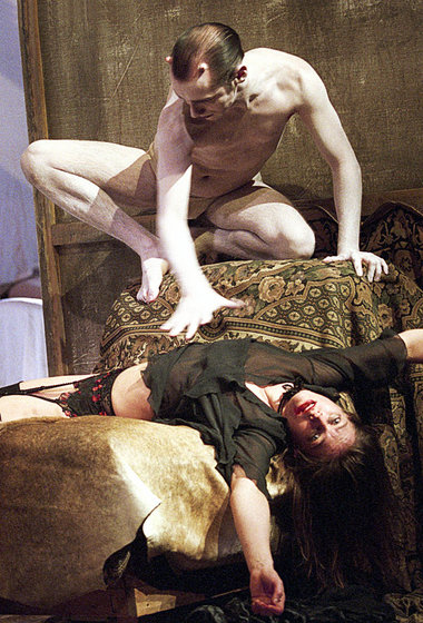 Nahbleiben: Anne Tismer als Lulu (2004, Schaubühne Berlin)