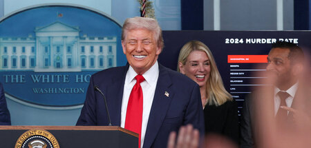 2025-08-11T155949Z_986469569_RC235GA31UT6_RTRMADP_3_USA-TRUMP-CR