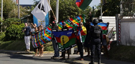 2024-05-23T012753Z_1052407662_RC21W7AG6SHT_RTRMADP_3_NEWCALEDONI